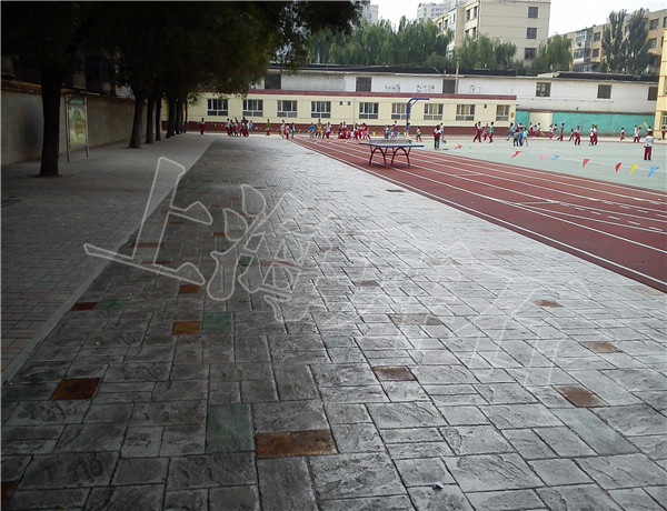 大同學(xué)校酸著色壓印混凝土-5.jpg 大同學(xué)校酸著色壓印混凝土-5.jpg