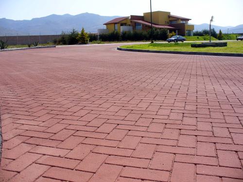 「壓模地坪」壓模地坪是具藝術(shù)性和特殊裝飾要求的地面材料