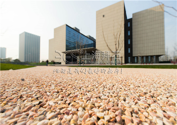 露骨料透水路面