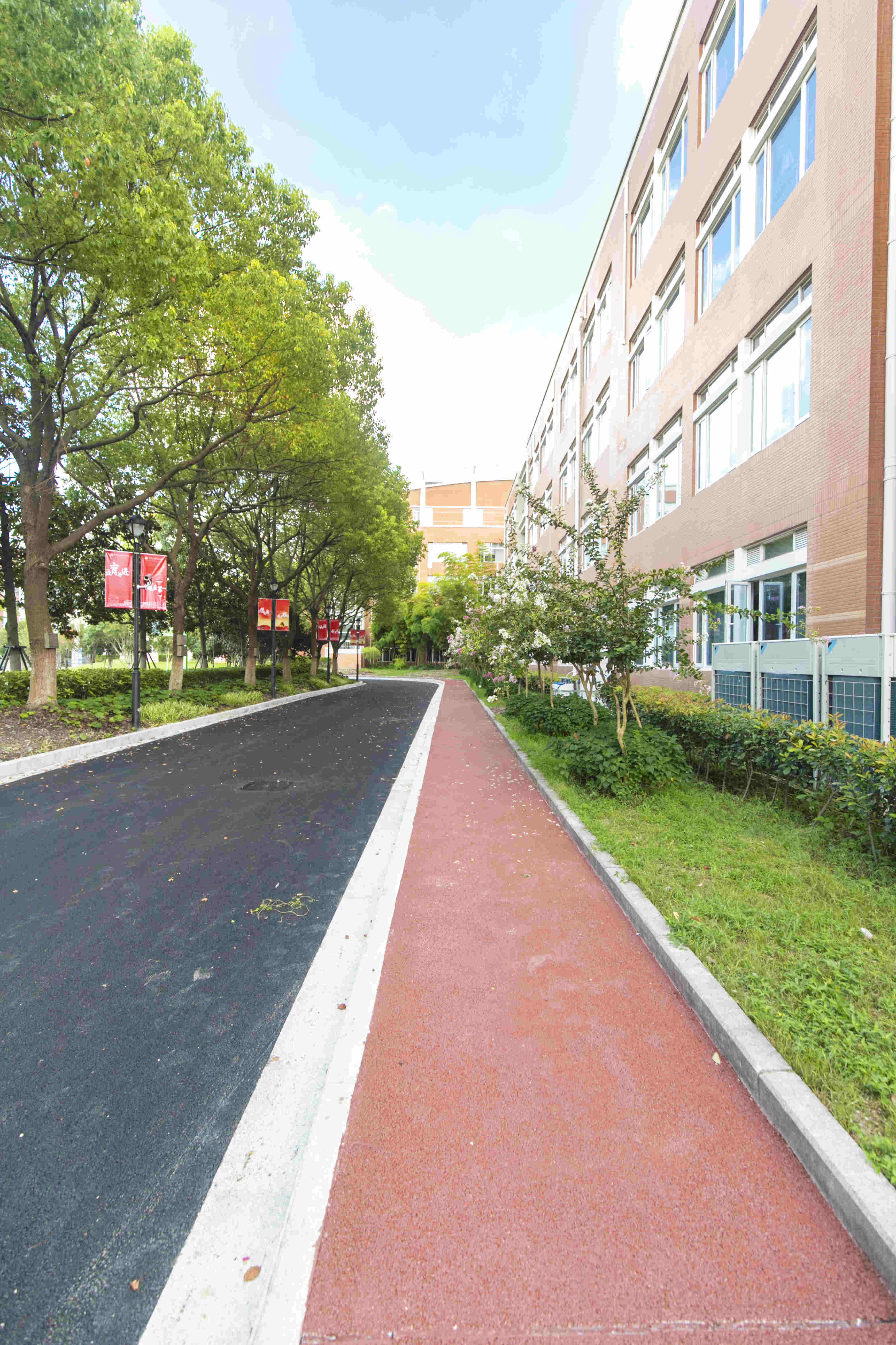 華師大附屬二中學(xué)校園區(qū)透水地坪工程